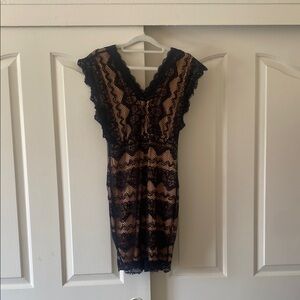 SHINESTAR Blanck and Tan Lace Dress
